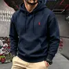 هودي رجالي فاخر بأكمام طويلة لخريف وشتاء 2026، بتصميم أنيق وعصري مع تطريز حصان، مناسب للجولف والملابس الكاجوال